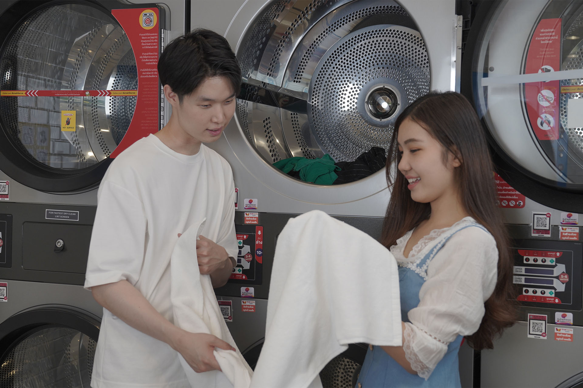 วิธีใช้เครื่องอบผ้าในร้านสะดวกซักให้แห้งเร็ว